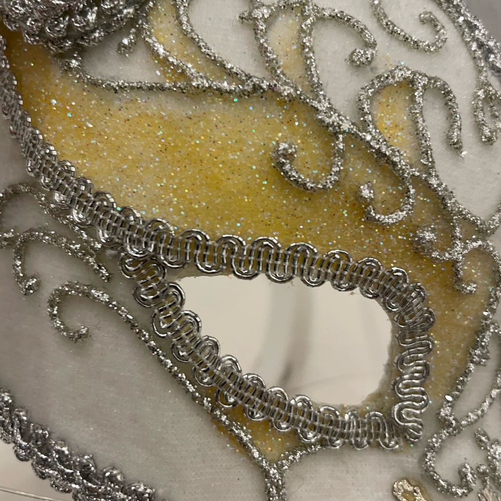 Silver and Gold Cat Mask - Picture 2 of 4